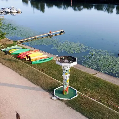 De *** Campsite