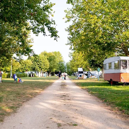 De *** Campsite Thoissey