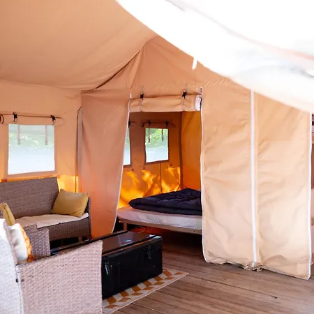 De *** Campsite *